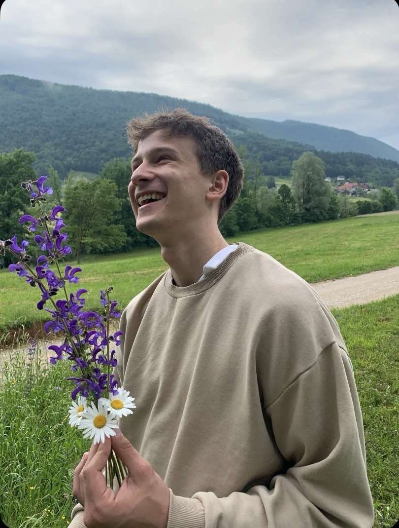 Matjaž Gazvoda holding flowers